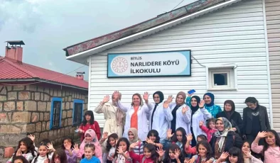 Bitlis Aile Destek Merkezi Kuaför Kursu Kursiyerleri Köy Okullarında Gönüllü Saç Kesimi Yaptı