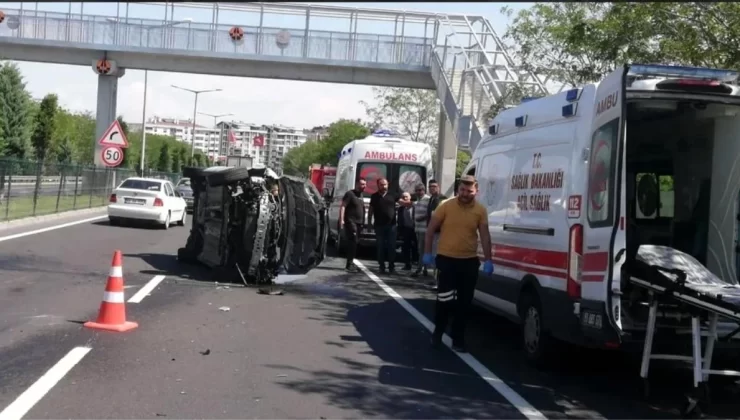 Nevşehir’de hafif ticari araç yan yattı, 2 kişi yaralandı