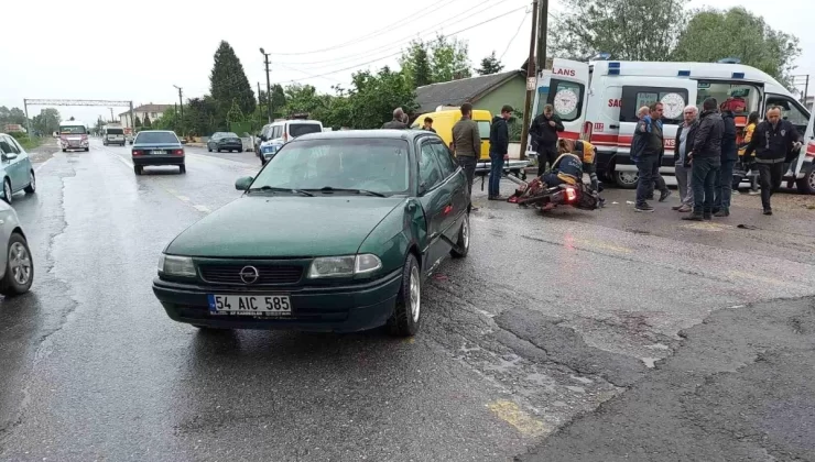 Sakarya’da Otomobil ile Motosiklet Çarpıştı: 2 Kişi Yaralandı