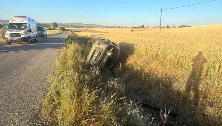 Afyonkarahisar’da Otomobil Takla Attı: 2 Kişi Yaralandı