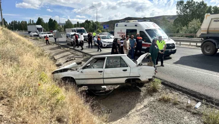 Sivas’ta Otomobil Kazası: 1 Ölü, 4 Yaralı