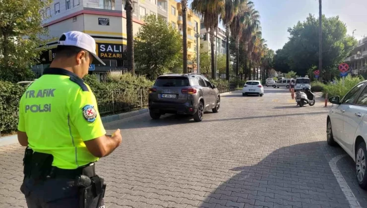 Antalya’da otomobil ile motosiklet çarpıştı, motosiklet sürücüsü yaralandı