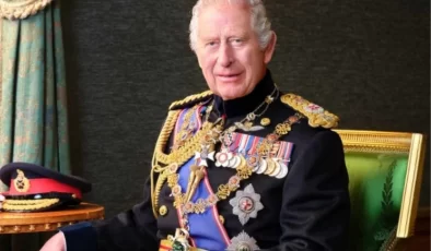 Buckingham Sarayı, kanserle mücadele eden Kral Charles’ın yeni portresini yayınladı