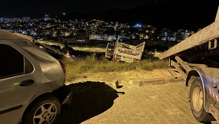 Eski sevgilisinin üzerine araç sürerken uçuruma düştü