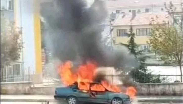 Eskişehir’de park halindeki otomobilde yangın çıktı