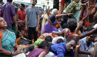 Hindistan’da ayin sırasında izdiham! En az 107 kişi hayatını kaybetti