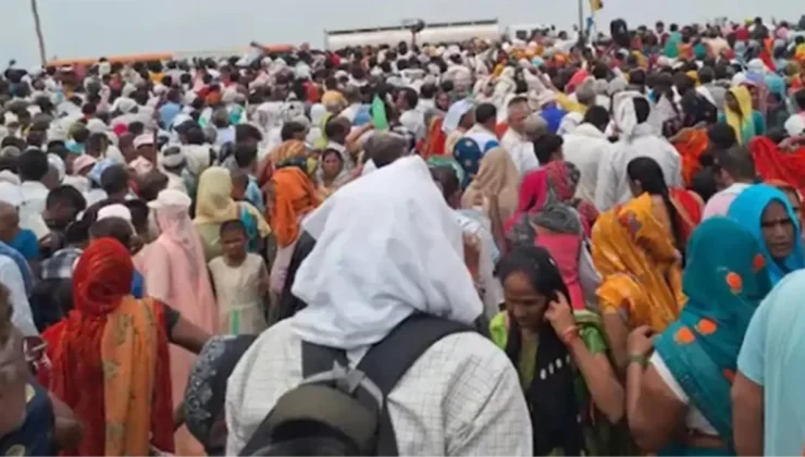 Hindistan’daki dini törende yaşanan izdihamda ölü sayısı 121’e ulaştı