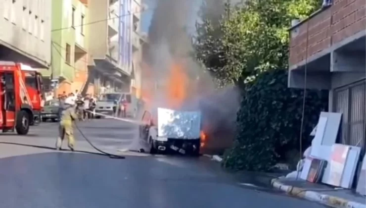 Sultanbeyli’de Otomobil Yangını