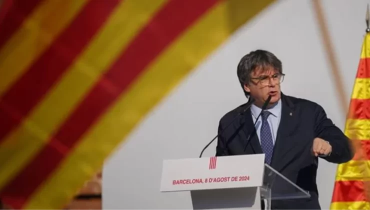 Barcelona’da binlerce kişiye hitap eden ve ardından kaybolan eski Katalan lider Carles Puigdemont’u bulmak için polis operasyon başlattı