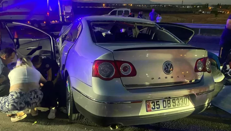 Antalya’da düğüne giden ailenin otomobili su tankeriyle çarpıştı: 3 ölü