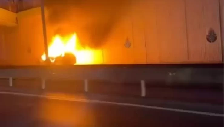 Bakırköy’de Seyir Halindeki Otomobilde Yangın Çıktı